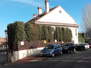 Alquiler Chalet en Calle sierra de ancares 2. Se aquila amplio adosado de esquina