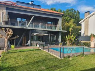 Casa pareada en Plaza mayor 15. Magnífica vivienda unifamiliar en el centro de viseu (portugal)