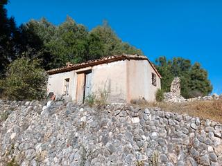 Mas à Partida ofra 7. Se vende casita para reformar con luz , agua y terreno