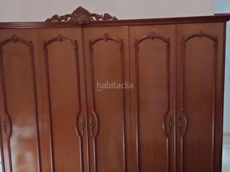 Foto 1b5179e1-b5da-4cee-8e81-ed404461a44a. Piso en calle amapola 1 luminoso piso con 6 balcones en esquina – calle amapola en Moguer