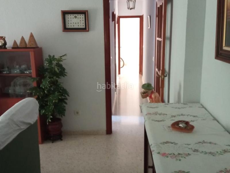 Foto 2ed0c5e7-f38e-4f80-804f-5d2a1b57b661. Piso en calle amapola 1 luminoso piso con 6 balcones en esquina – calle amapola en Moguer