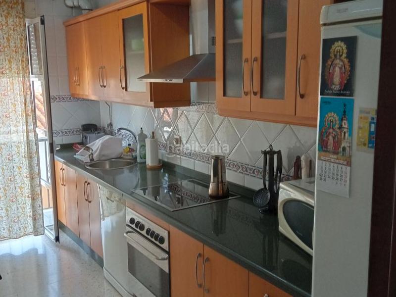 Foto 36f7f473-ab8c-46fa-8e85-374b9248bd91. Piso en calle amapola 1 luminoso piso con 6 balcones en esquina – calle amapola en Moguer