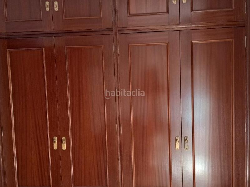 Foto ea3c4909-8e76-4333-a487-c34d18329b3a. Piso en calle amapola 1 luminoso piso con 6 balcones en esquina – calle amapola en Moguer