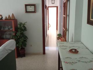 Appartement à Calle amapola 1. Piso con 6 balcones