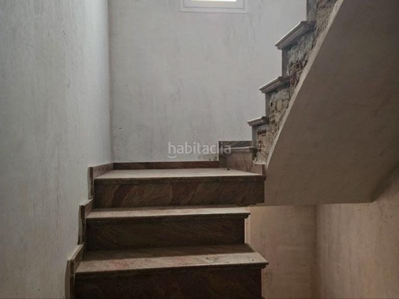 Foto a2466c46-de0e-466f-a538-3ea4f2968b71. Casa adosada en parroco domingo perez 25 edificio planta baja más dos plantas en Jamilena