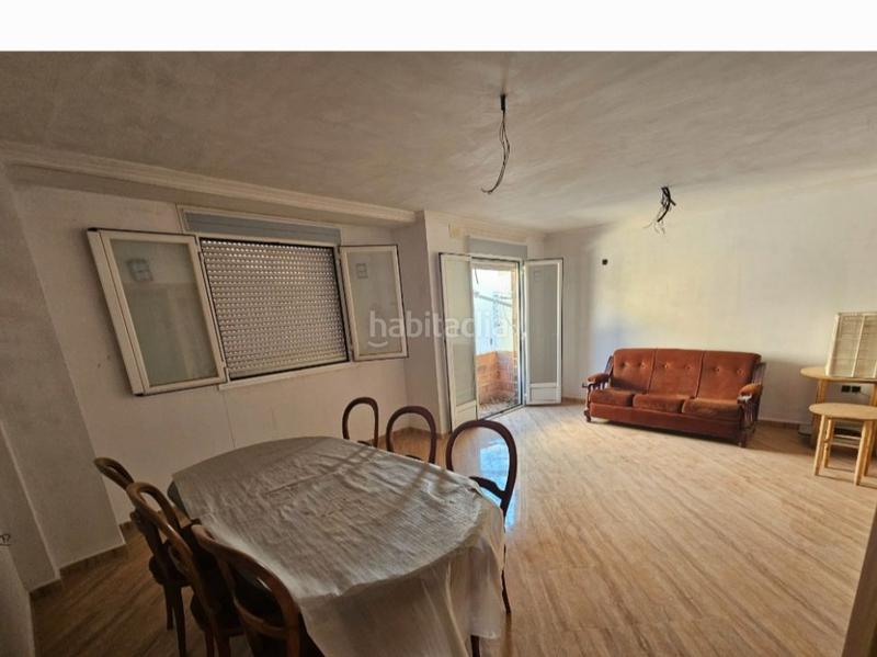 Foto cccb98e1-aba6-4d31-97d8-053a4b688417. Casa adosada en parroco domingo perez 25 edificio planta baja más dos plantas en Jamilena