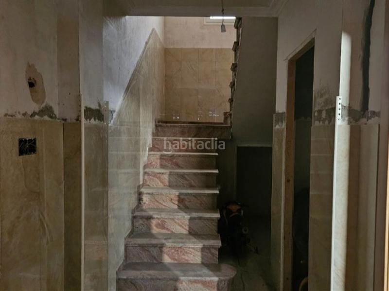 Foto f6b664ce-4cf6-40d5-bc25-80baee0b2ef1. Casa adosada en parroco domingo perez 25 edificio planta baja más dos plantas en Jamilena