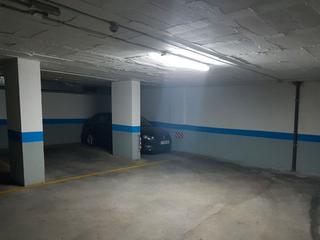 Lloguer Aparcament cotxe a Rovira i virgili 38. Amplia plaza para coche mediano / fácil acceso