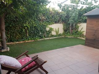 Casa a Carrer europa 41. Casa a 3 vientos con jardin y parking en el centro de esparregue