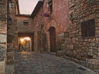 Maison à Carrer major 4. Viva en un hermoso pueblo medieval en las montañas.