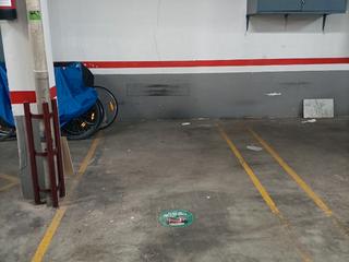 Lloguer Aparcament cotxe a Costa brava 12. Parking para coche pequeño junto miranda