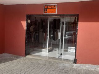 Lloguer Local Comercial a Plaça de l'autonomia 8. Local comercial en alquiler