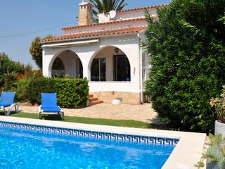 Casa a Calle pani 7a. Villa con piscina y licencia turística – zona pani