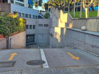 Affitto Posto auto in Via augusta 253. Parking grande