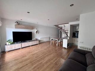 Dúplex en Carrer dels pins 21. Dúplex soleado con terrazas