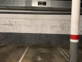 Alquiler Parking coche en Felipe ii 33. Plaza de parking en navas – acceso cómodo y seguro