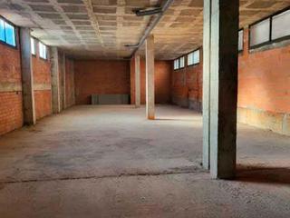 Lloguer Local Comercial a Pere sala  1. Local de 650m con salida de humos y terraza