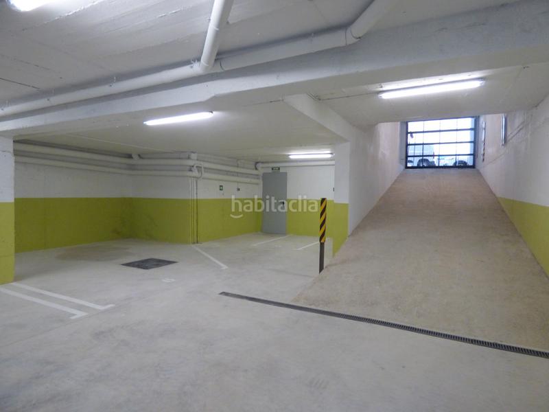 Foto de0ad27e-13c5-45f2-921d-d1b6fd8d3513. Parking coche en calle perú 53 traster en venda a – carrer perú 53 en Santa Coloma de Gramenet