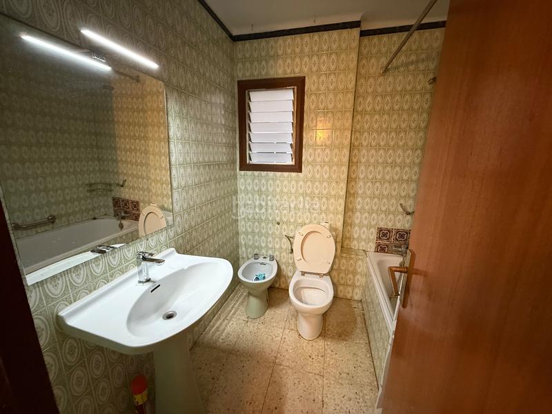 Foto dd3d85b8-ec2d-4084-9a0b-7336bca59e32. Piso en av santa coloma 30 piso en avenida principal, amplio y luminoso en Santa Coloma de Gramenet