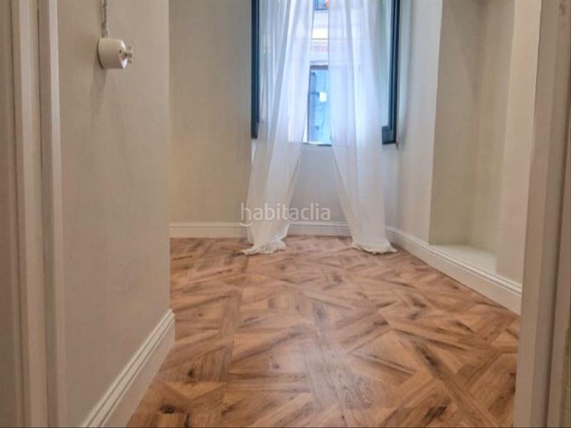 Foto 172c77a0-ff4c-42f7-8c37-6ee446e989ed. Piso en lleona 1 ¡oportunidad única en el corazón del gótico ! en Barcelona