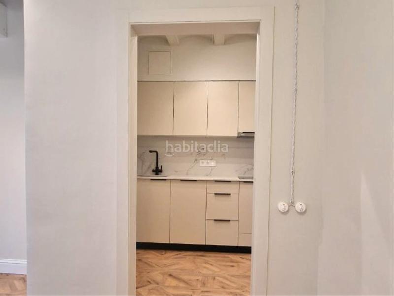 Foto 3a56f6ec-e1b7-464f-9ab0-dd6b1d892488. Piso en lleona 1 ¡oportunidad única en el corazón del gótico ! en Barcelona