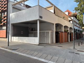 Lloguer Aparcament cotxe a Carrer de cervantes 268. Parking grande en c cervantes