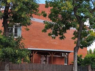 Casa adossada a Narcis roca i farreras 66. Casa adosada esquinera orientada al sur, este y oeste