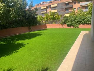 Appartement à General manso 59. Bajos con jardin de 200 metros en mas llui