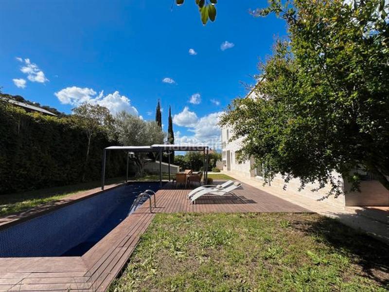 Foto 4f2b786d-b4e1-432b-82a8-f93eb8dd7615. Chalet en calle comtes de darnius 1 chalet independiente en Vallromanes