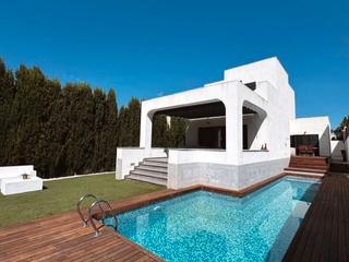 Chalet in Calle 22 388. Urbanizacion el bosque chalet de lujo en parcela exclusiva a pie