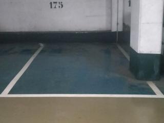 Miete Autoparkplatz in Plaça de la font castellana 10. Parquing para coche grande!