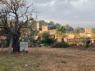 Terrain résidentiel à Nou 43. Solar urbano único en entorno histórico del baix empordà, comple