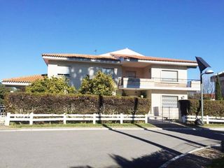 Chalet à Urbanización las canteras 22. Chalet en urbanización cerca de sevilla