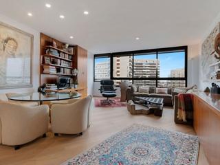 Pis a Avenida sarria 86. Piso reformado en 2020, ubicado en la planta 10ª de una finca mo