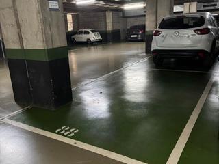 Aparcament cotxe a Avinguda barcelona 83. Plaza de parking amplia en sant joan despí, fácil acceso, ideal