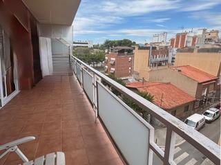 Pis a 11 de setembre 33. Vivienda muy luminosa de 3 habitaciones con balcón junto a la es