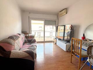 Pis a 11 de setembre 33. Vivienda muy luminosa de 3 habitaciones con balcón junto a la es