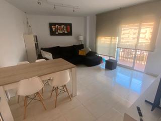 Pis a Marqués de cruïlles 77. Acogedor piso de dos habitaciones y plaza de parking