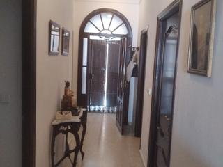 Maison à Calle ramón y cajal, olivares 2. Se vende casa de excelente calidad.