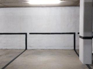 Lloguer Aparcament cotxe a Carrer de maria montessori 0. Parking para coche grande en mas lluí