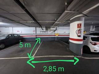 Miete Autoparkplatz in Guitard 60. Plaza garage para coche grande