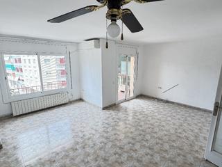 Location Appartement à Josep tarrradellas  38. Piso amplio y muy iluminado
