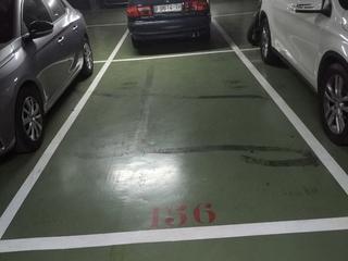 Aparcament cotxe a Jorge manrique 15. Parking vall d'hebron en alquiler