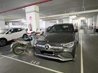 Autoparkplatz in Calabria 255. Plaza xl junto al ascensor: coche grande + coche pequeño + 2 mot