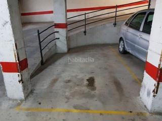 Location Parking voiture à Tuyet i santamaria 17. Parking de alquiler en montilivi