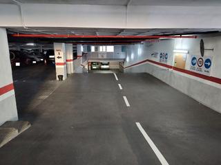 Aparcament cotxe a Carrer de la indústria 90. 4 plazas de parking contiguas en venta – calle indústria 90, bar