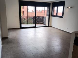 Pis a Pompeu fabra 8. Piso con buenas vistas y mucha luz. impecable para entrar a vivi