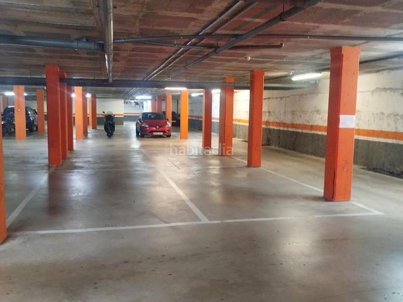 Foto f0fecc1c-ddbc-4efc-8fd7-7ce8c788b865. Lloguer aparcament cotxe a carrer riu freser 66 a Girona