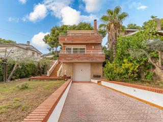 Miete Chalet in Alt emporda 22. Casa independiente con jardín y espectaculares vistas al mar en