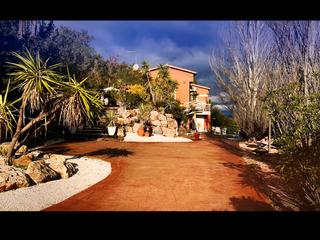 Mas à Via augusta 72. Chalet con precioso jardín rodeado de naturaleza y las mejores v